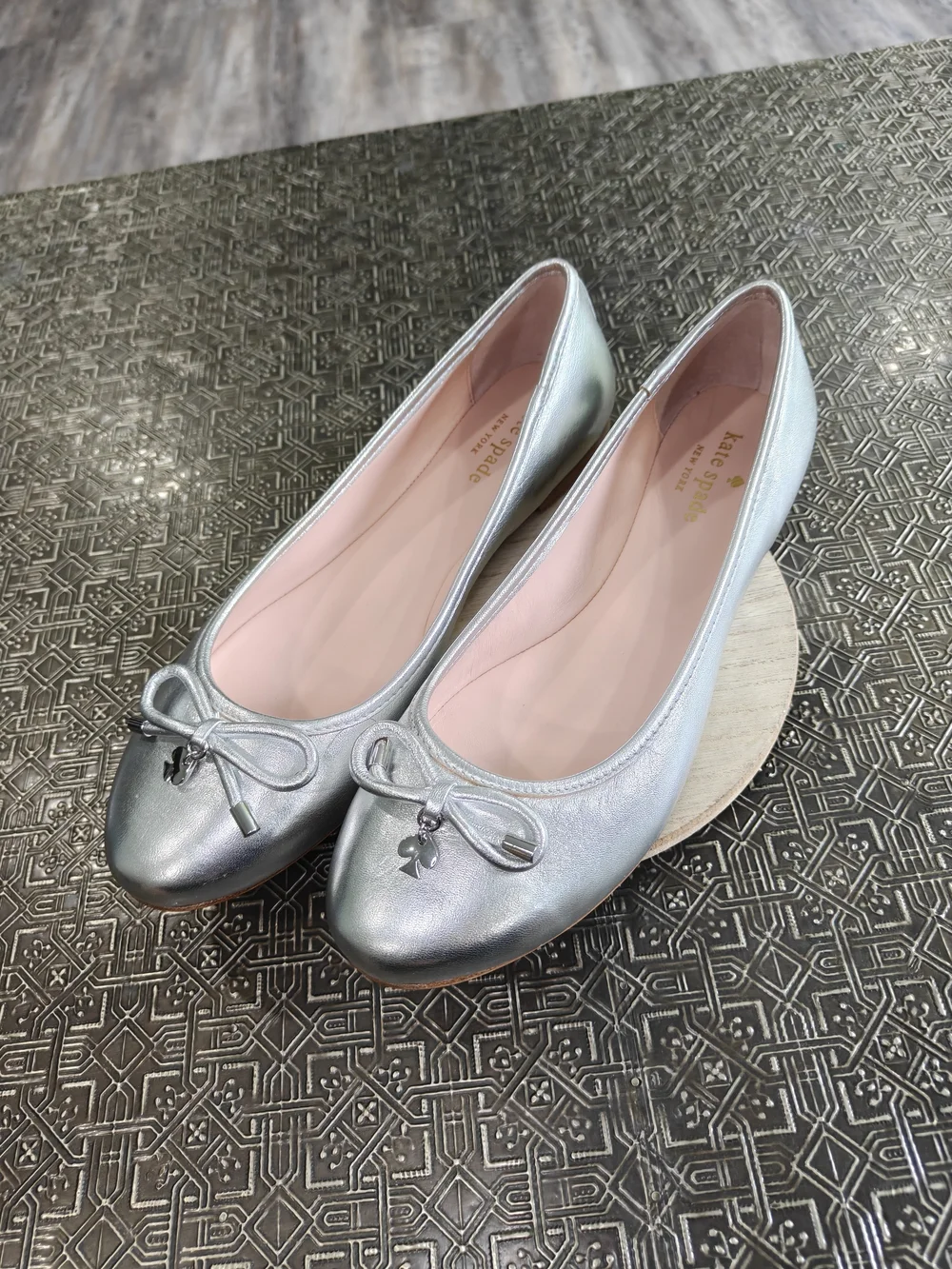 🐢 Kate Spade New York Willa ballet flats in silver metallic leather Size 9